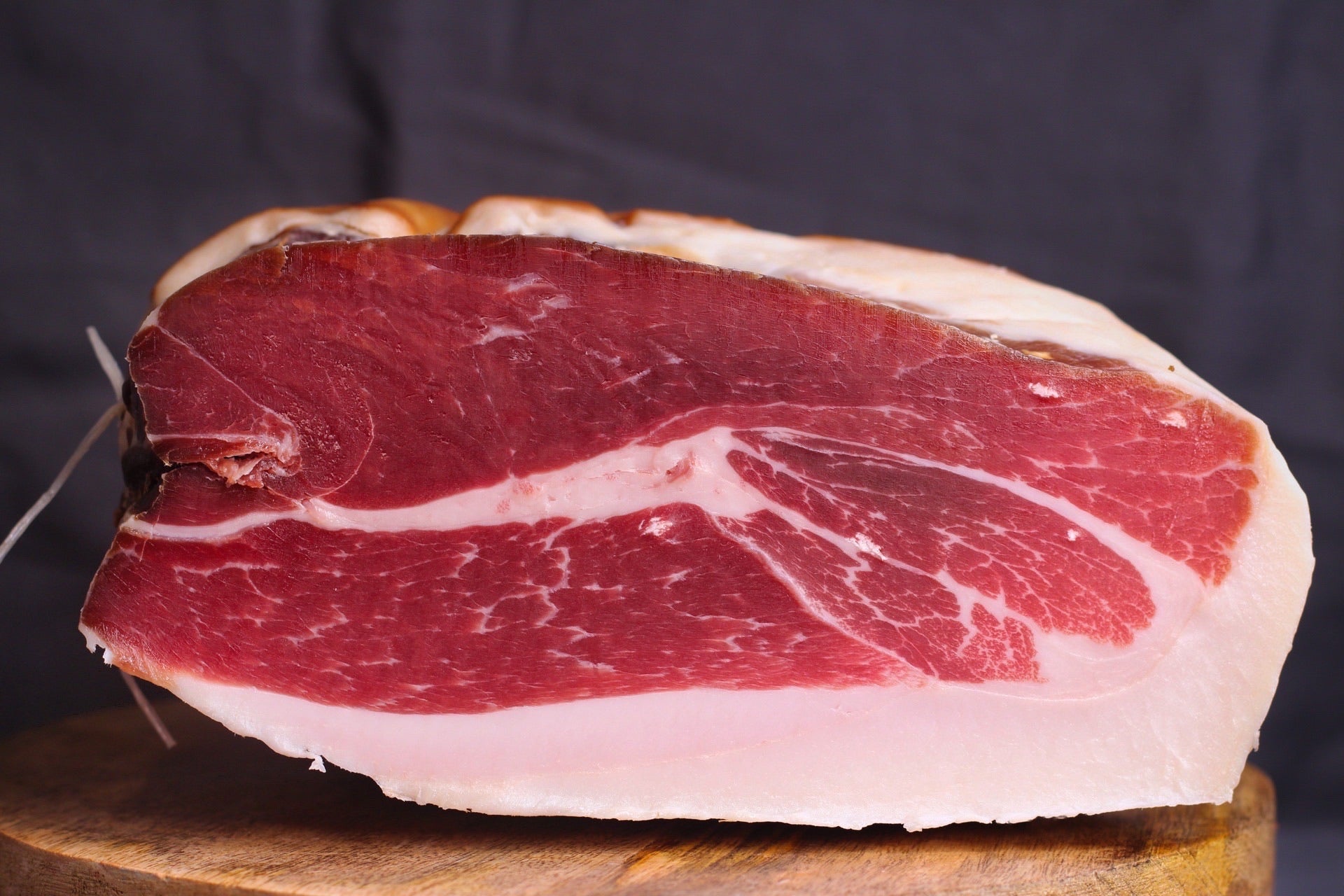 Prosciutto Crudo Sant. Ilario Parma 36 mesi - Macelleria Ferro